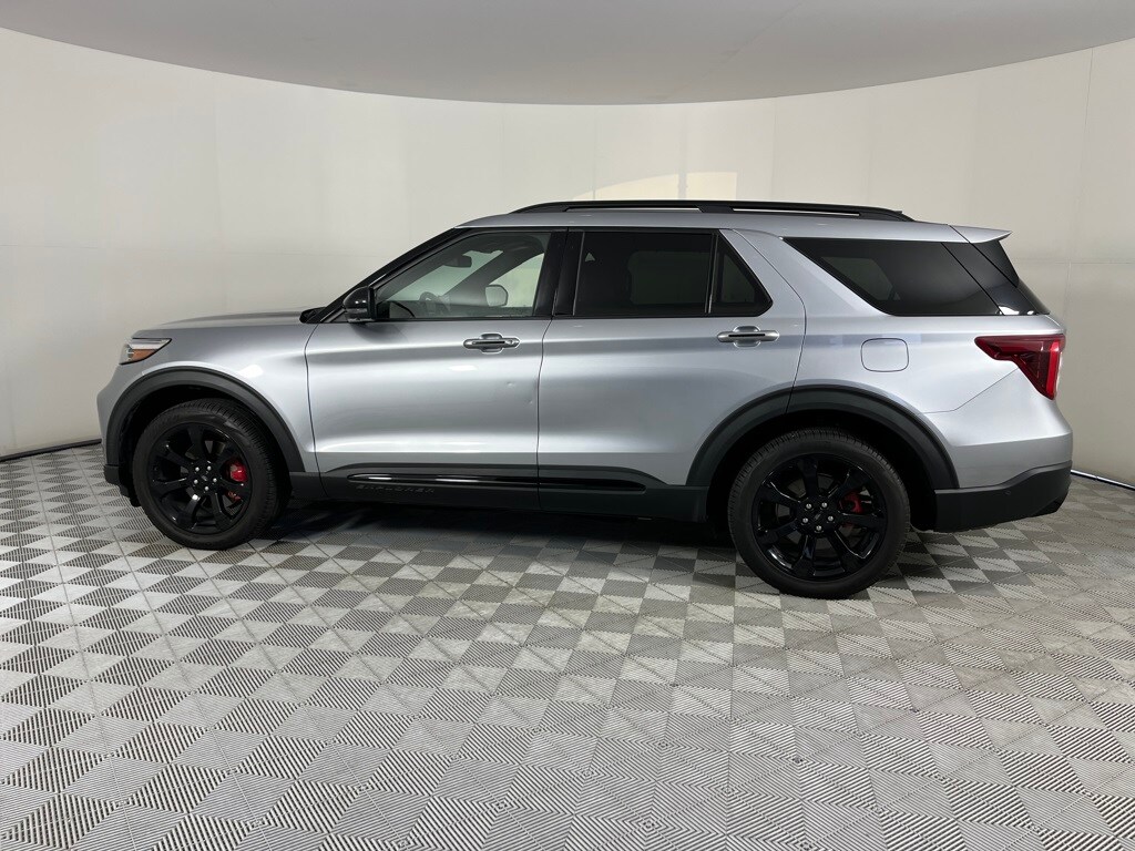 2022 Ford Explorer ST photo 4
