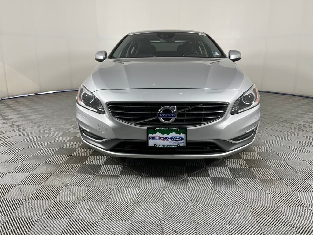 2018 Volvo S60 Inscription T5 Platinum photo 2