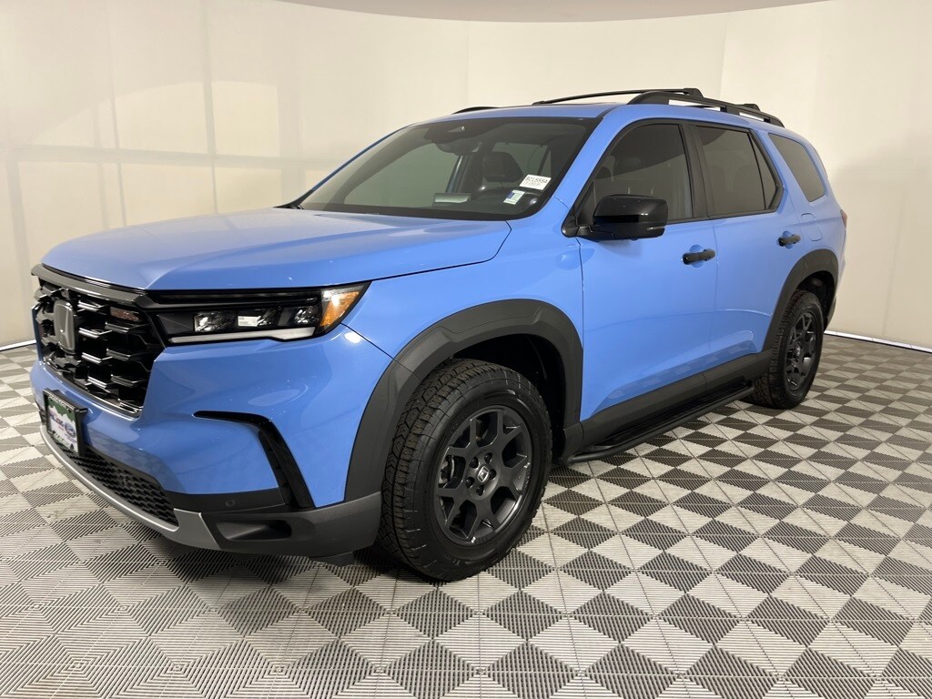 2023 Honda Pilot TrailSport photo 2