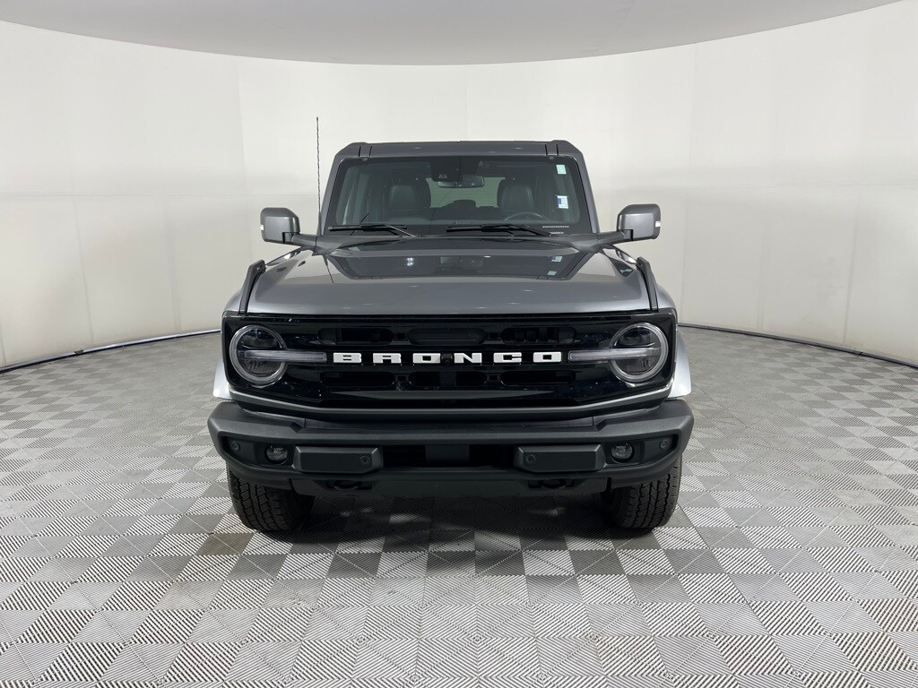 2024 Ford Bronco Outer Banks photo 2