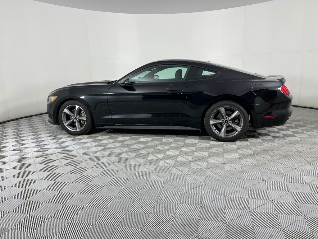 2016 Ford Mustang V6 photo 4