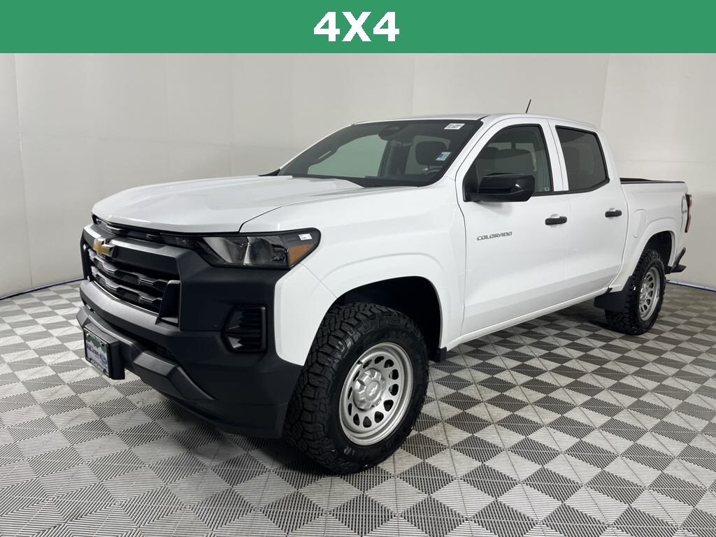 2023 Chevrolet Colorado Work Truck photo 3