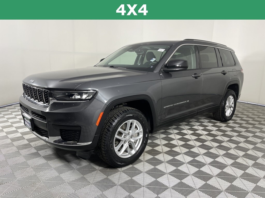 2023 Jeep Grand Cherokee Laredo photo 3