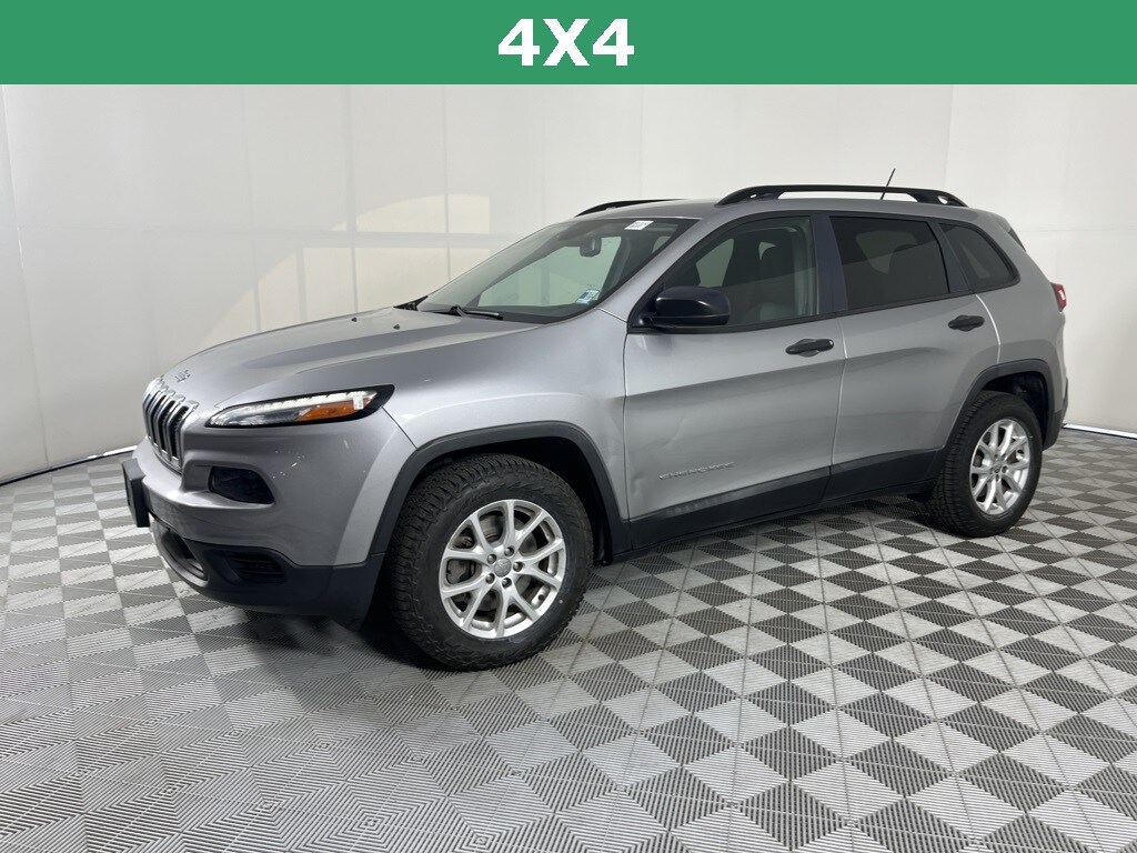 2016 Jeep Cherokee Sport photo 2