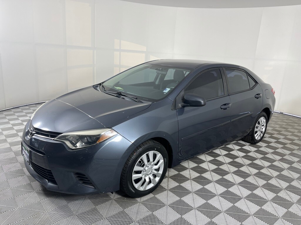 2015 Toyota Corolla LE photo 3