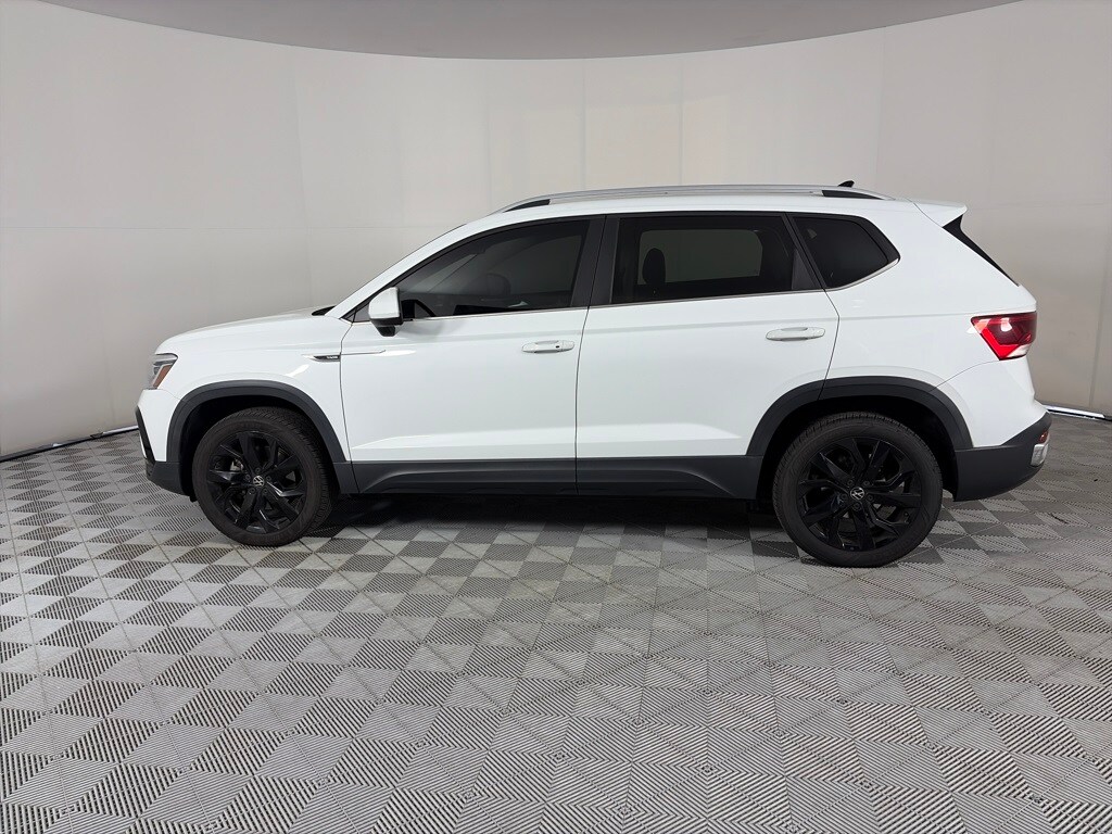 2022 Volkswagen Taos SEL photo 2