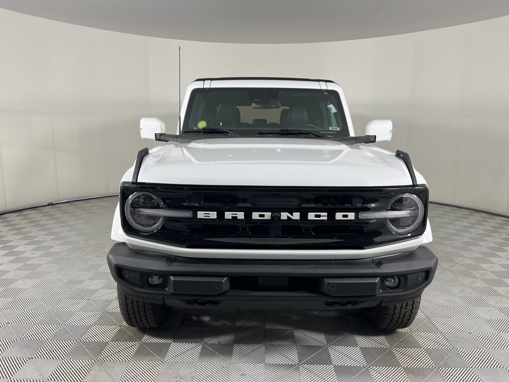 2022 Ford Bronco Outer Banks photo 2
