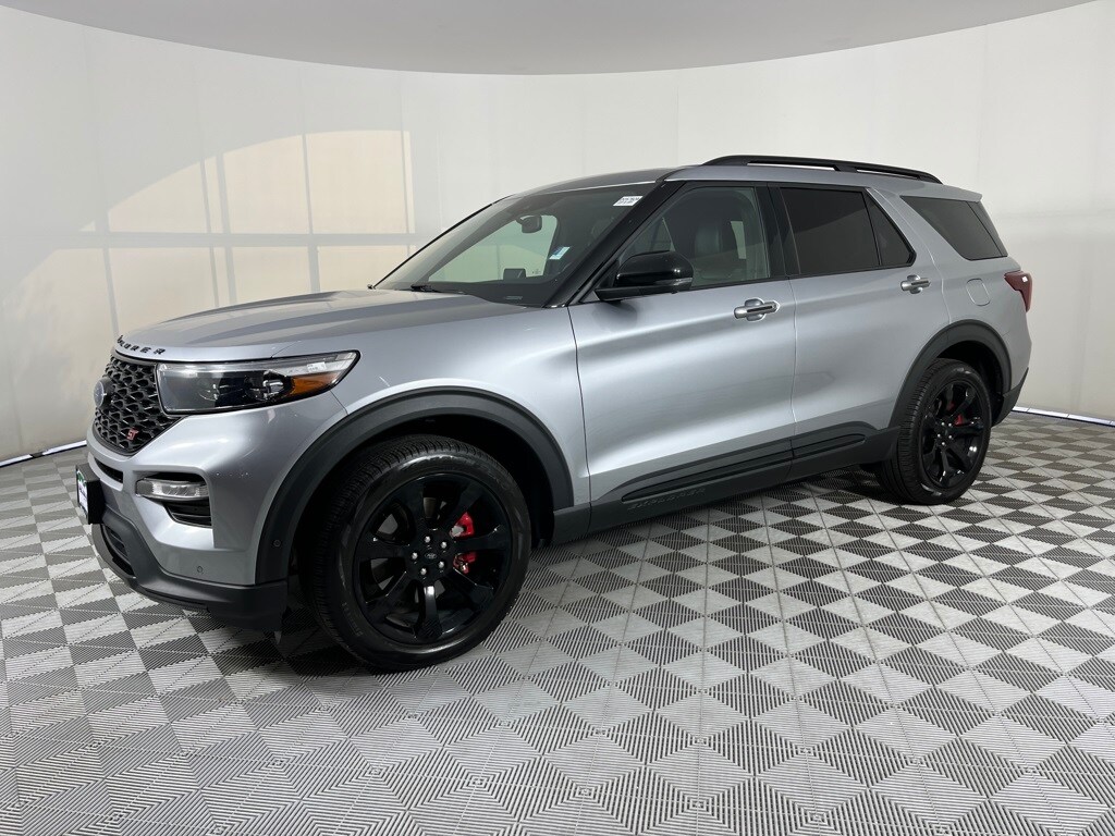 2022 Ford Explorer ST photo 3