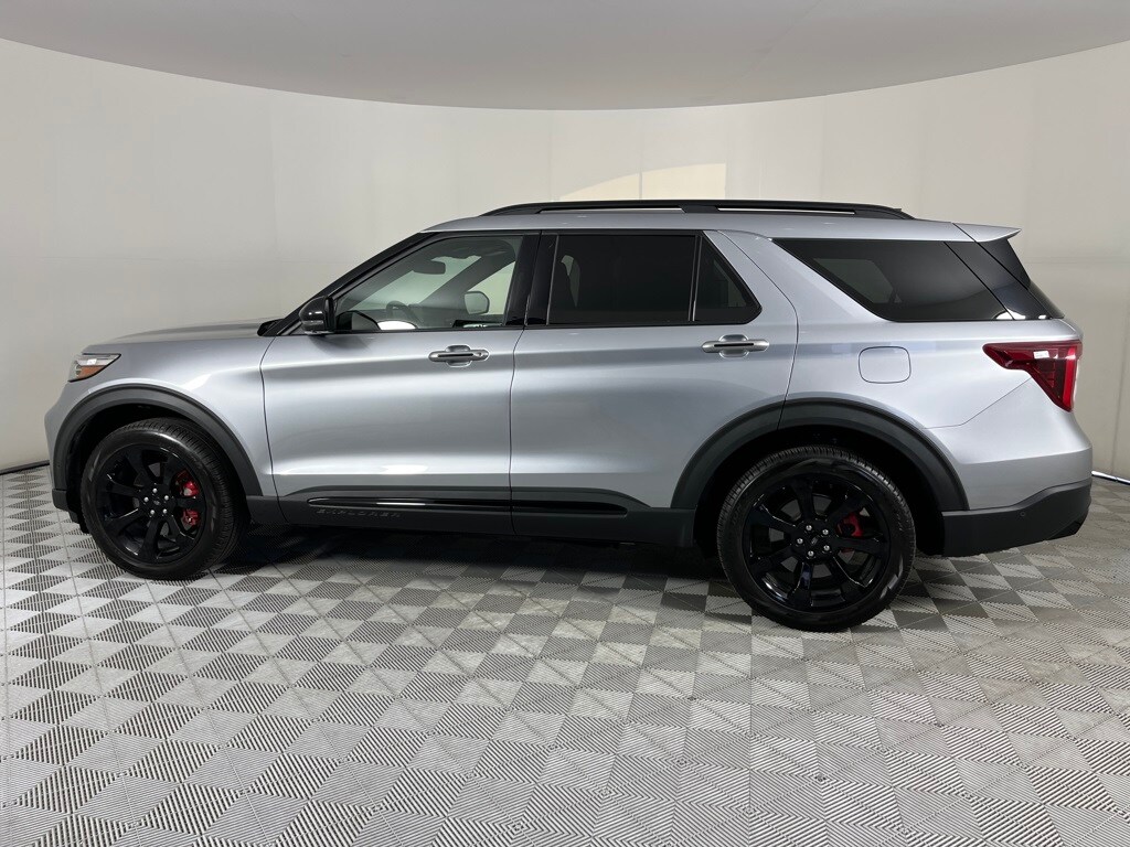 2022 Ford Explorer ST photo 4