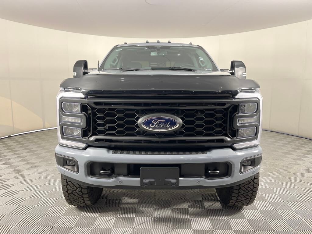 2024 Ford F-350 Lariat photo 2