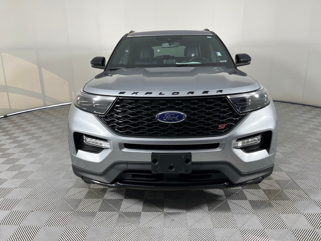 2022 Ford Explorer ST photo 2