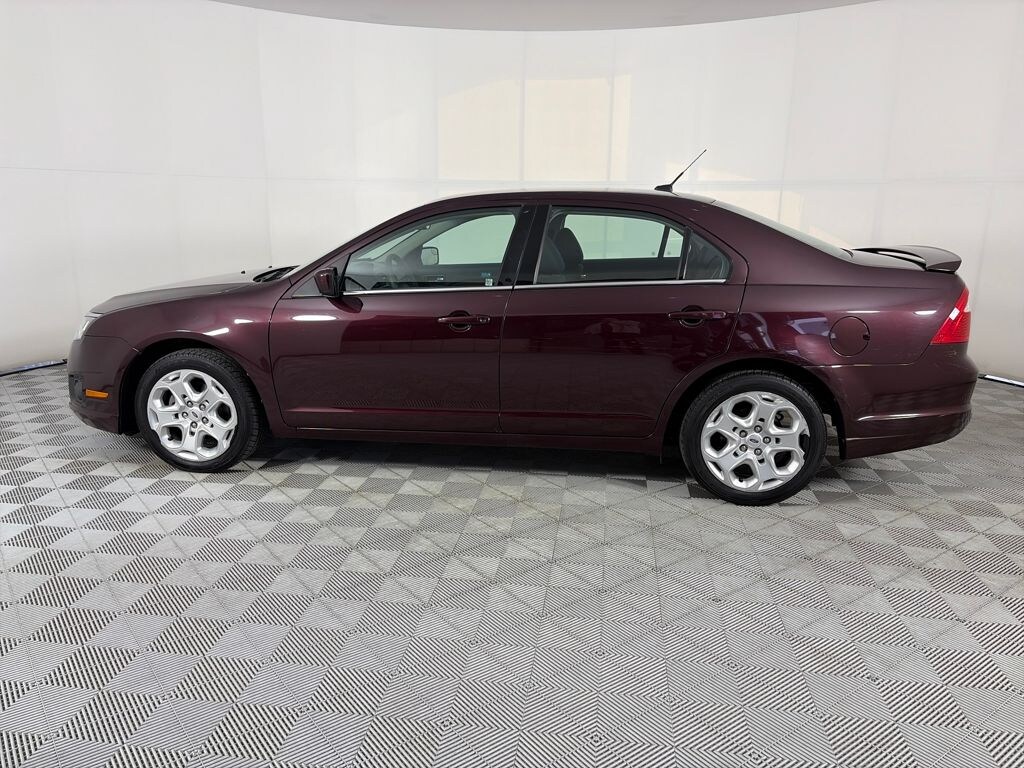 Used 2011 Ford Fusion SE Sedan