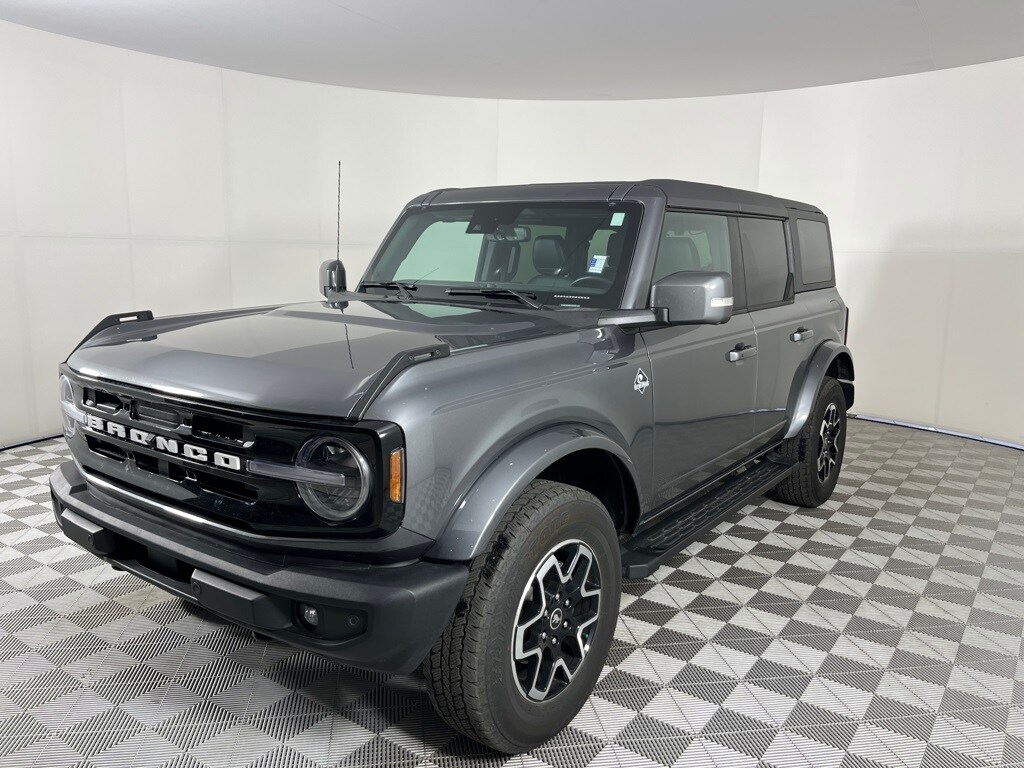 2024 Ford Bronco Outer Banks photo 3