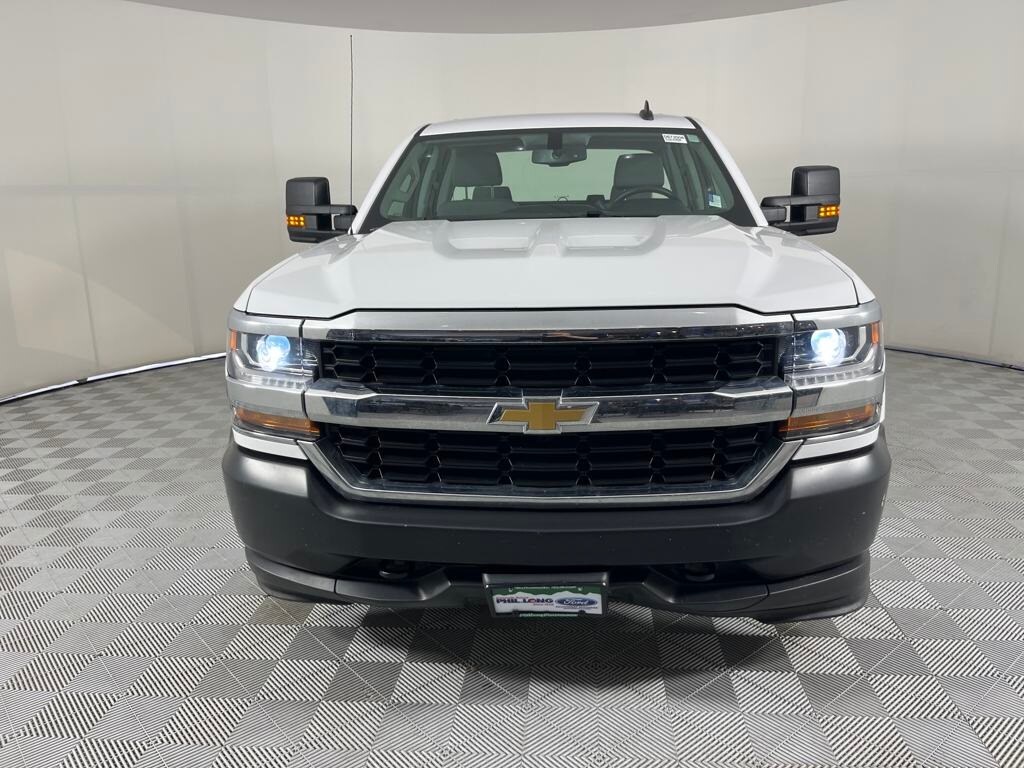 2017 Chevrolet Silverado 1500 photo 2