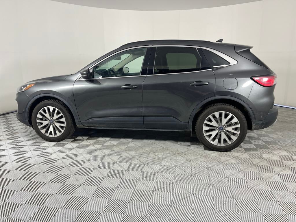 2020 Ford Escape Titanium Hybrid photo 4