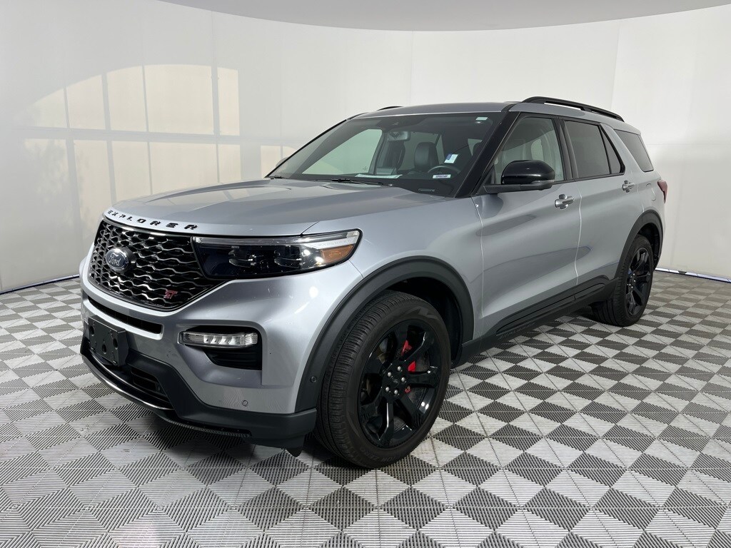 2022 Ford Explorer ST photo 3