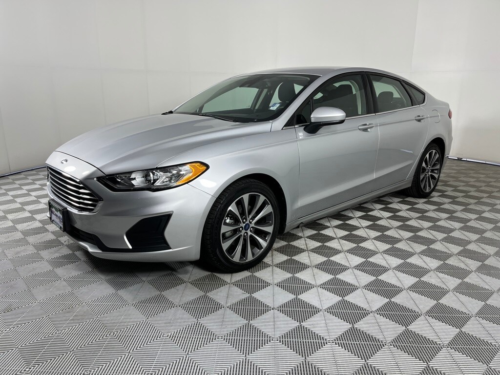 2019 Ford Fusion SE photo 3