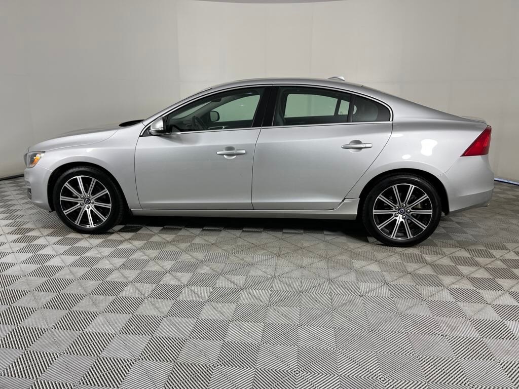 2018 Volvo S60 Inscription T5 Platinum photo 4