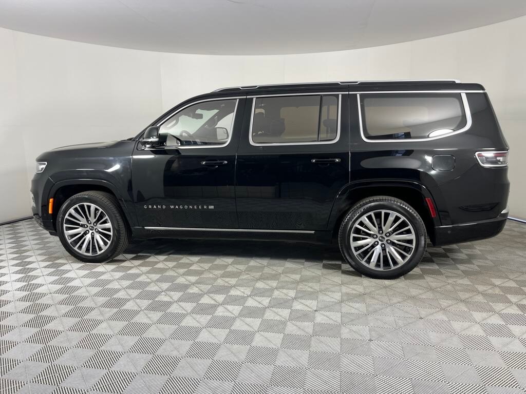 2023 Jeep Grand Wagoneer III photo 4