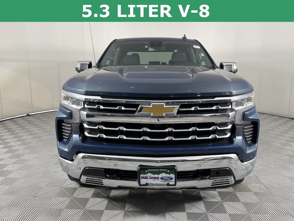 2024 Chevrolet Silverado 1500 LTZ photo 2