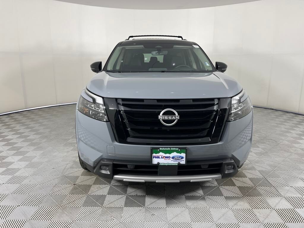 2025 Nissan Pathfinder Platinum photo 2
