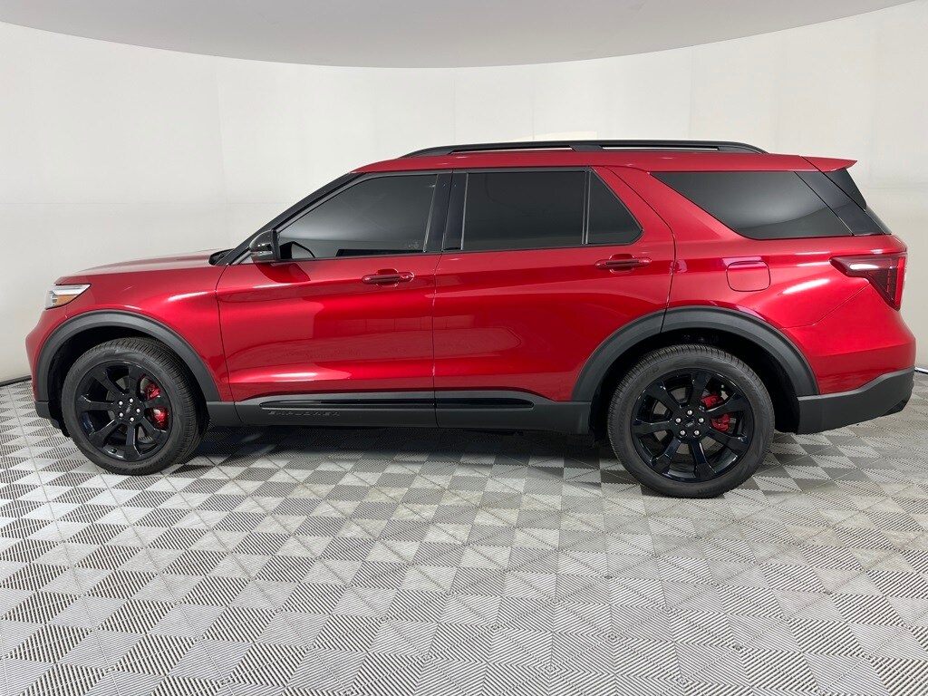 2024 Ford Explorer ST photo 2