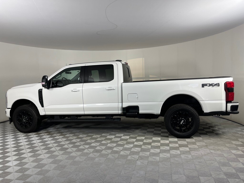 2024 Ford F-350 Lariat photo 3