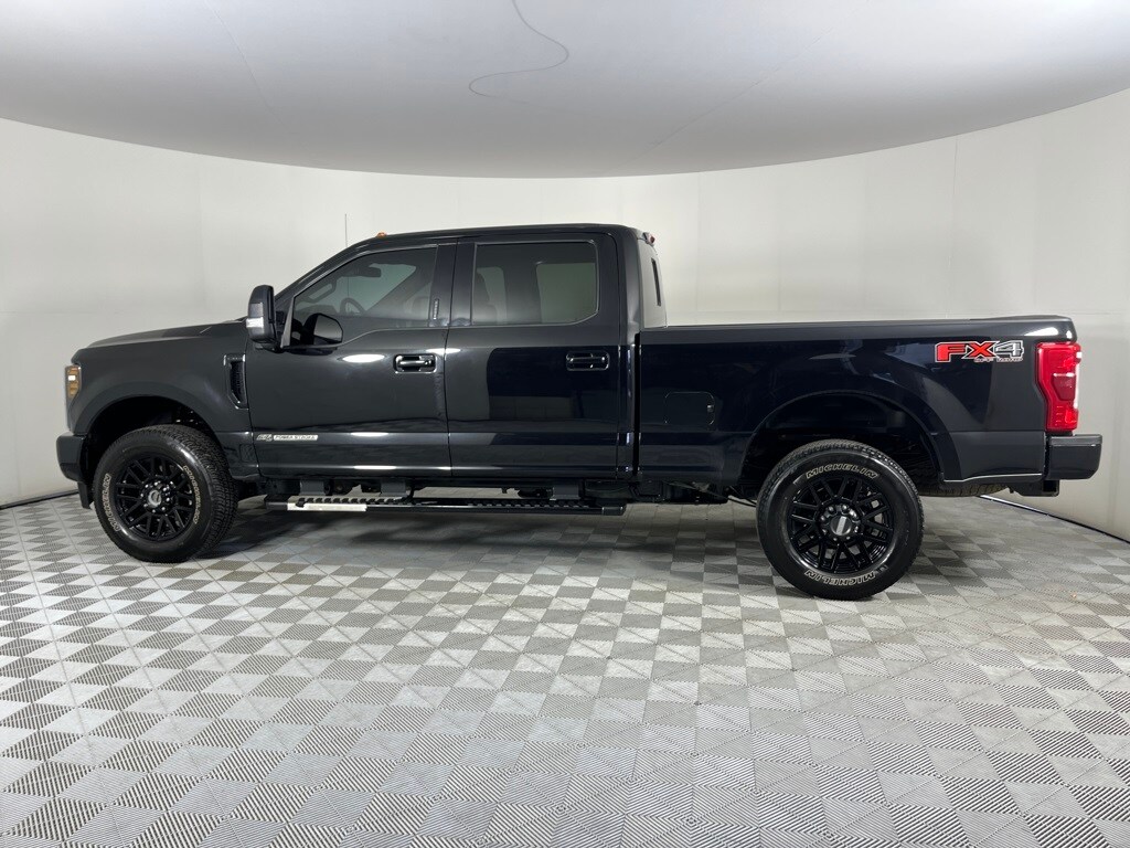 2019 Ford F-350 Lariat photo 4