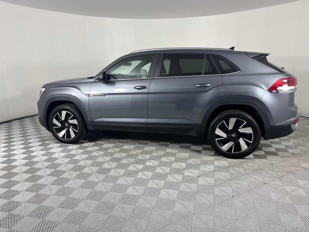 2024 Volkswagen Atlas Cross Sport SE Technology photo 4
