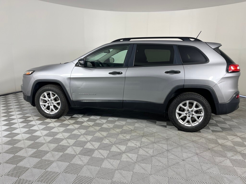 2016 Jeep Cherokee Sport photo 3