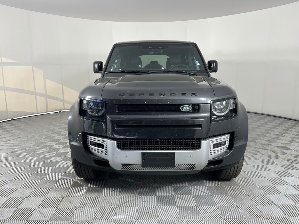 2024 Land Rover Defender 110 S photo 2