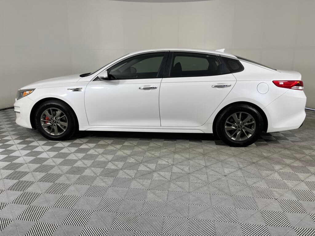 2016 Kia Optima LX photo 3