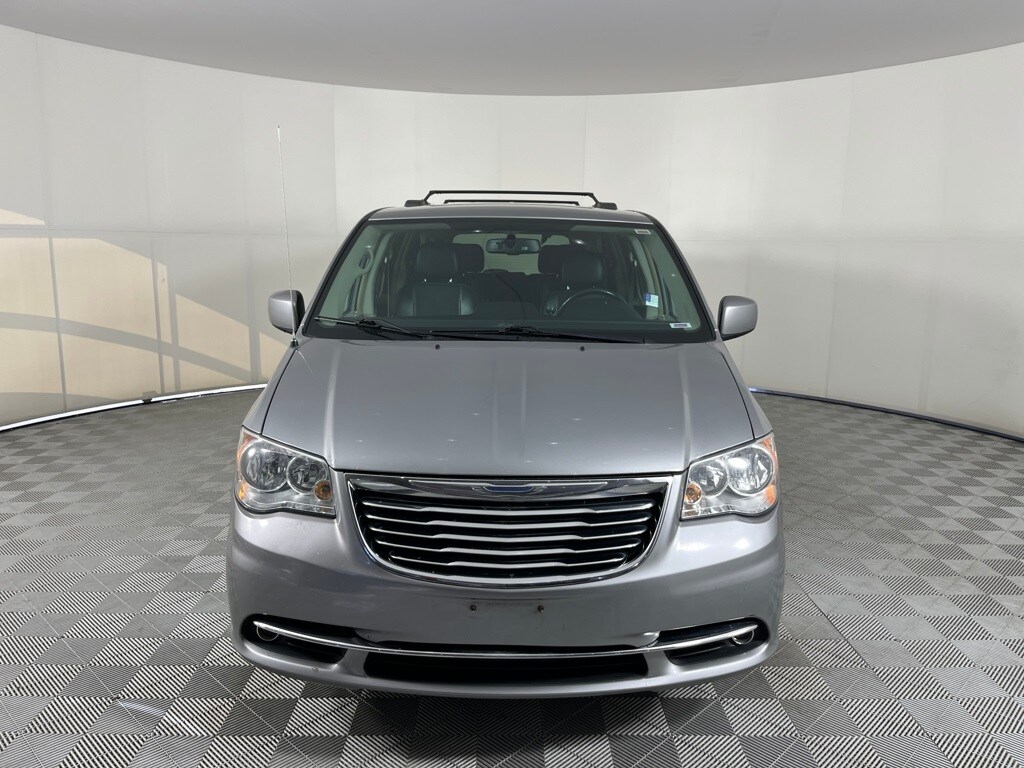 2015 Chrysler Town & Country Touring photo 2