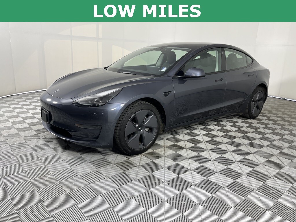 2023 Tesla Model 3 photo 3
