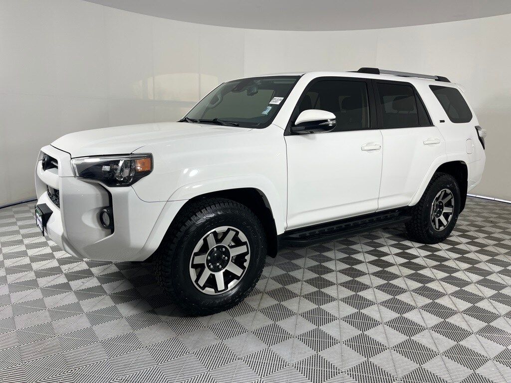 2020 Toyota 4Runner SR5 Premium photo 3