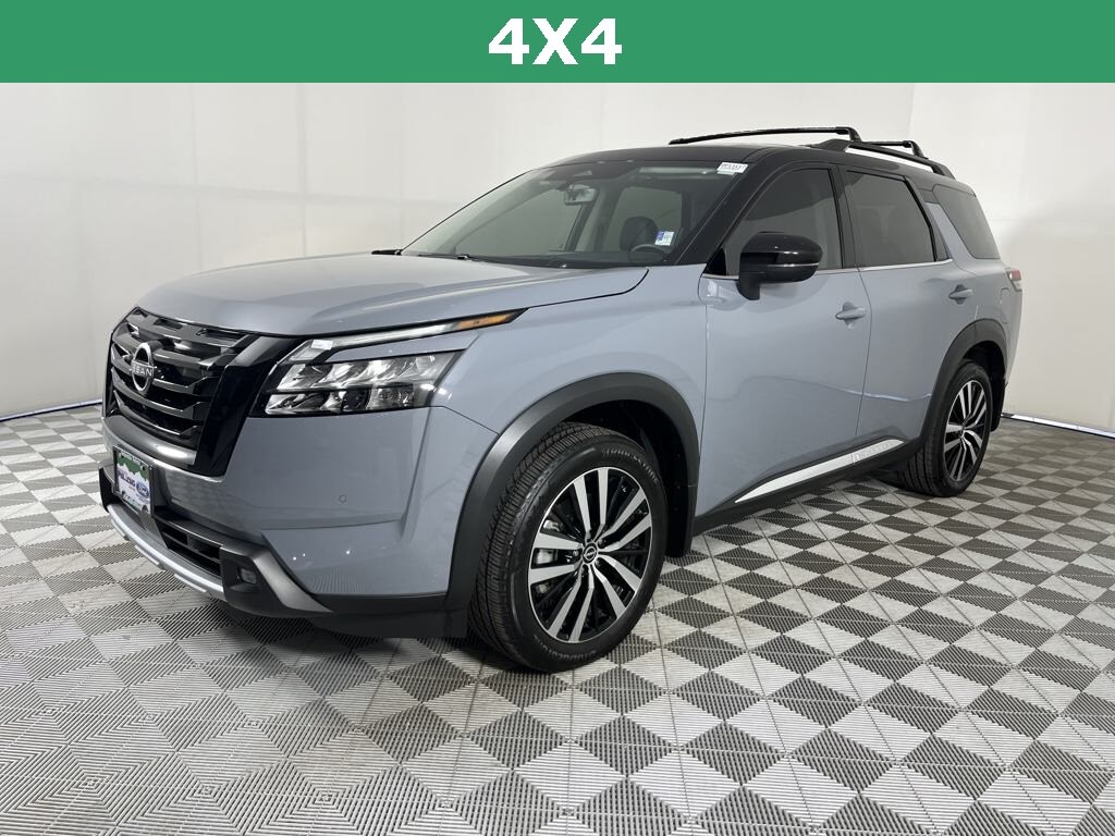 2025 Nissan Pathfinder Platinum photo 3