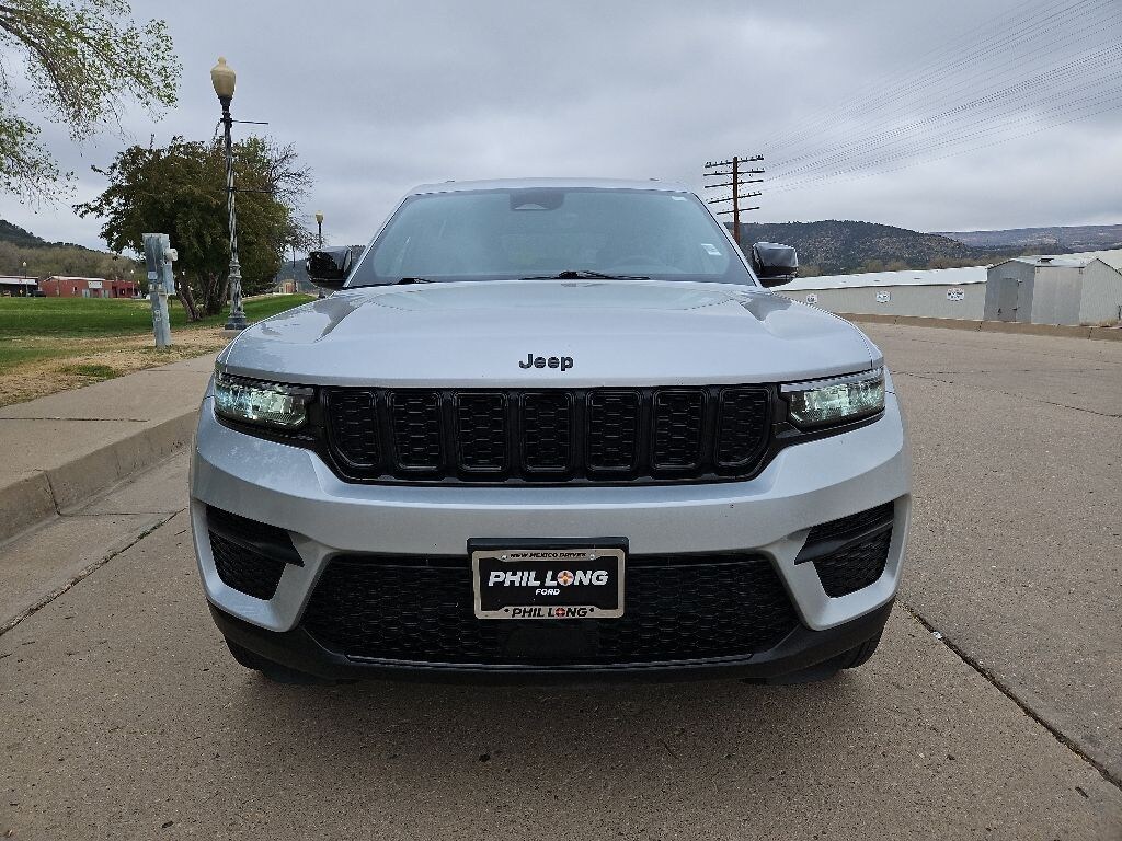 Used 2025 Jeep Grand Cherokee Altitude SUV