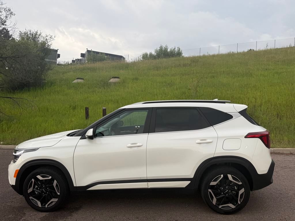 2024 Kia Seltos SX photo 2