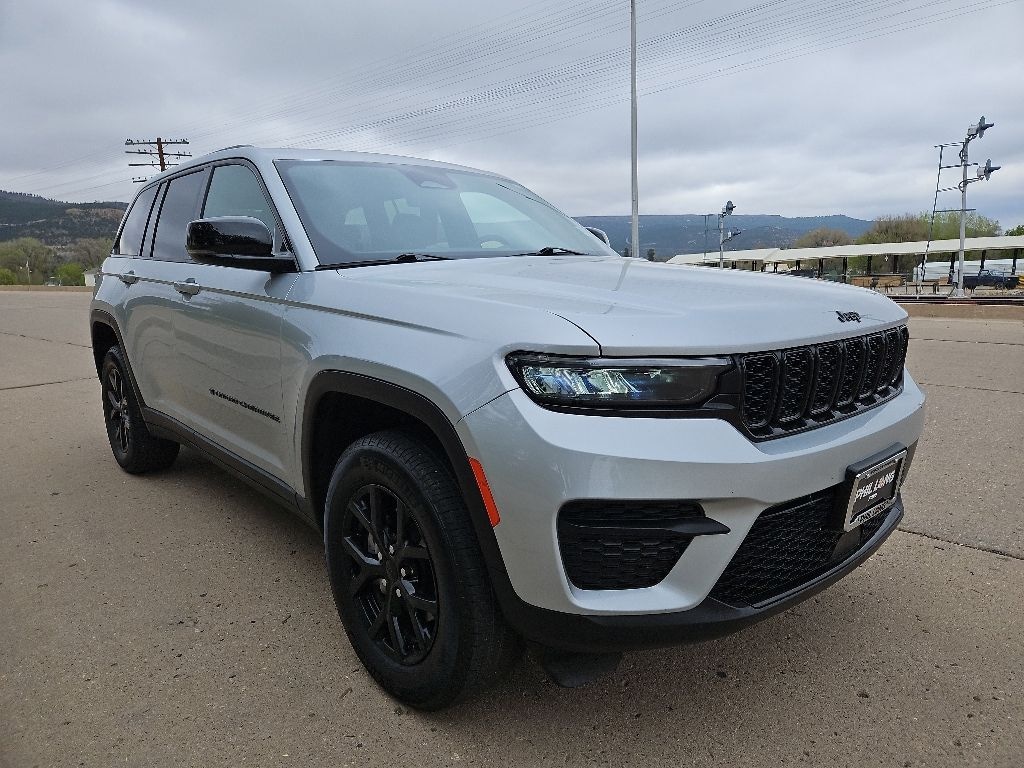 Used 2025 Jeep Grand Cherokee Altitude SUV
