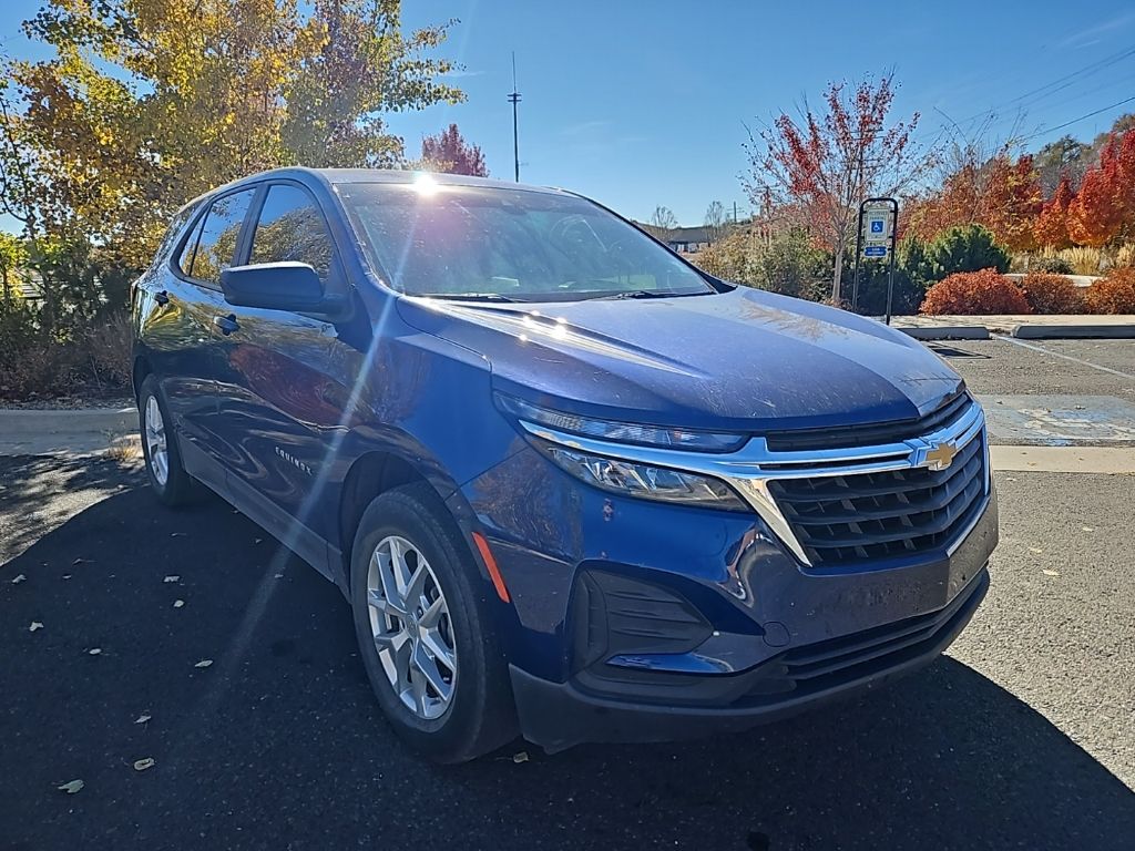 2023 Chevrolet Equinox LS photo 3