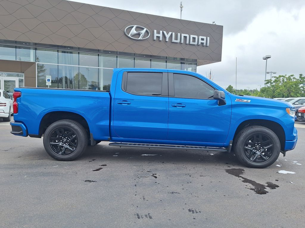 2025 Chevrolet Silverado 1500 RST photo 2