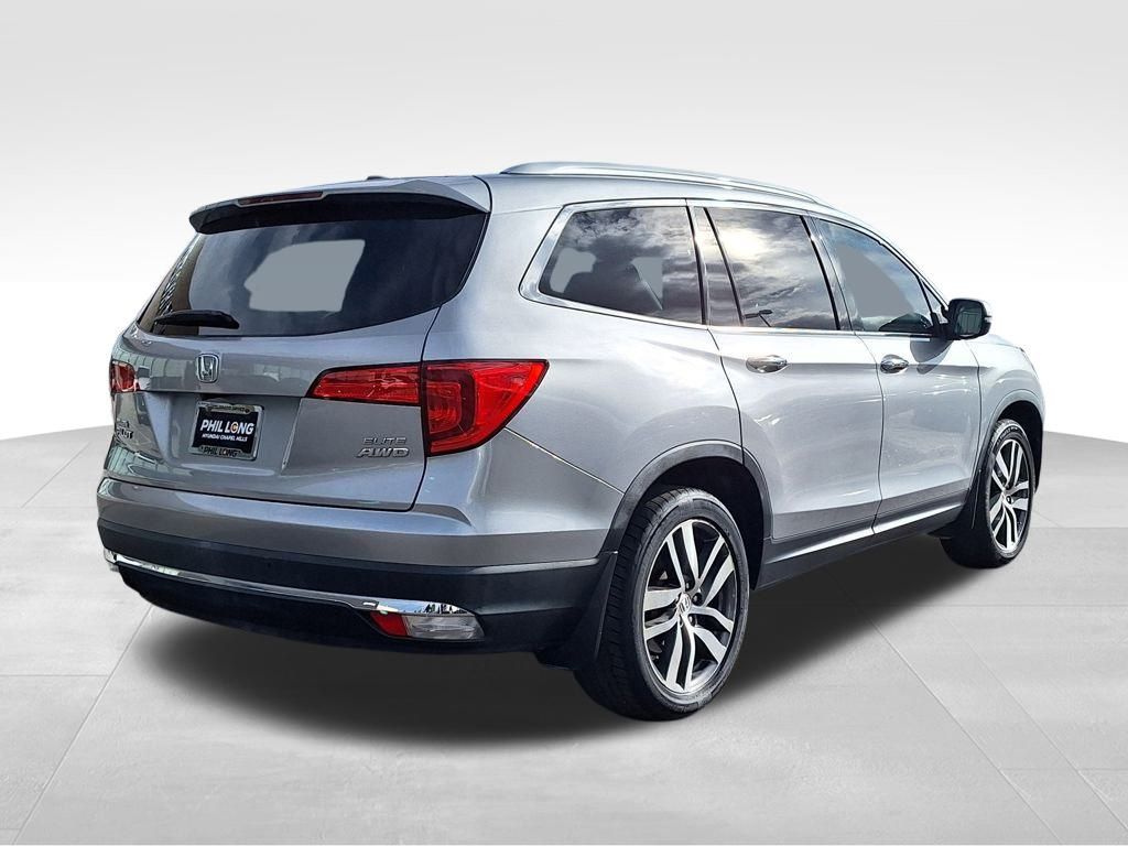 2016 Honda Pilot Elite photo 2