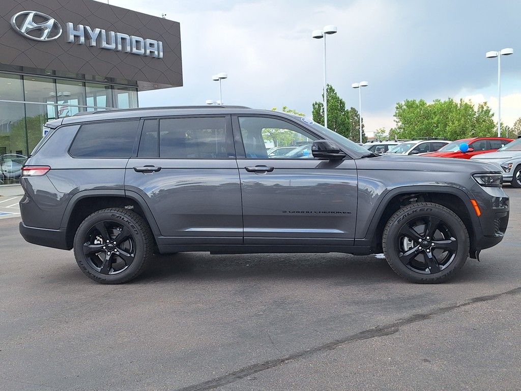 2021 Jeep Grand Cherokee L photo 2
