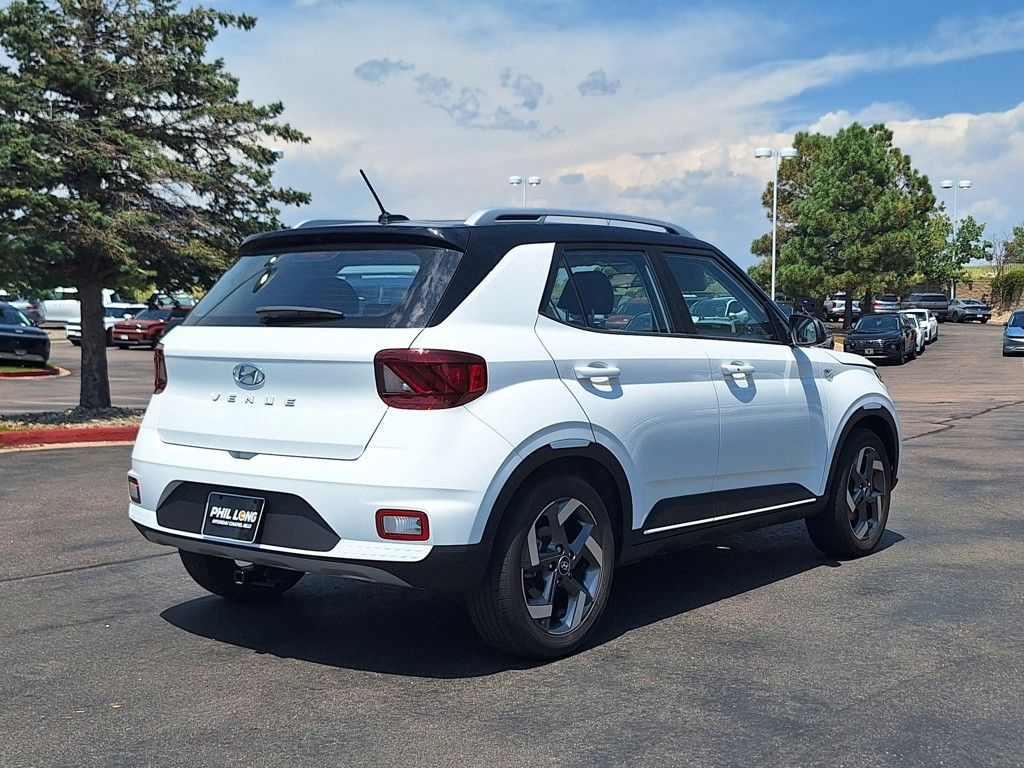 2024 Hyundai Venue Limited photo 2