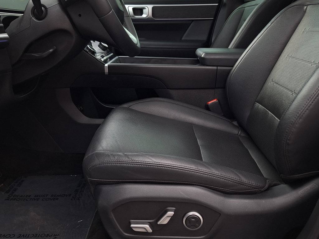 2025 Hyundai Santa Fe Limited - Photo 11