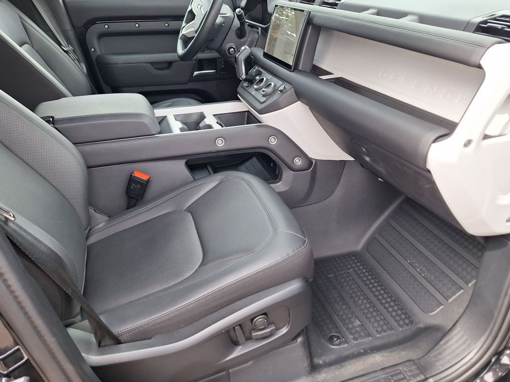 2025 Land Rover Defender S - Photo 30
