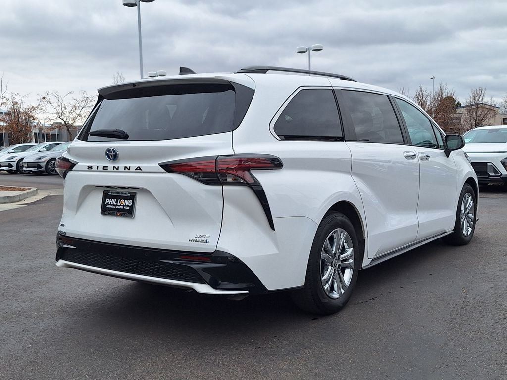 2023 Toyota Sienna XSE photo 3