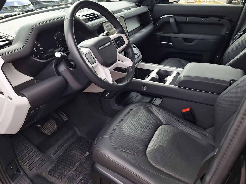 2025 Land Rover Defender S - Photo 10