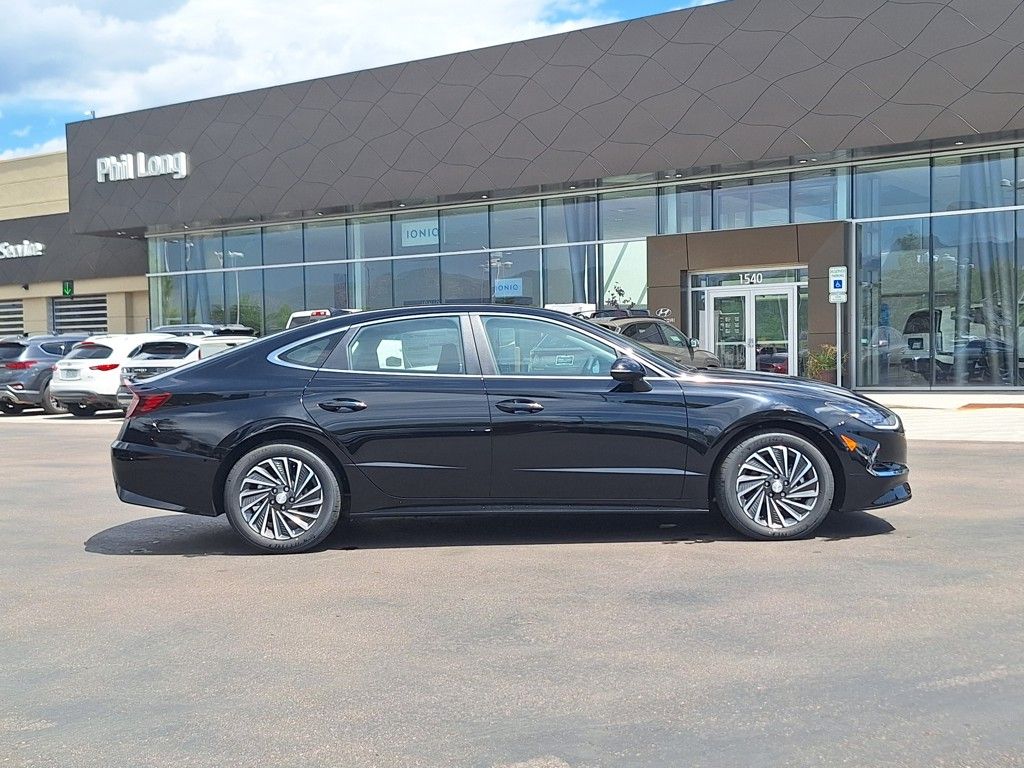 2023 Hyundai Sonata Hybrid SEL photo 2