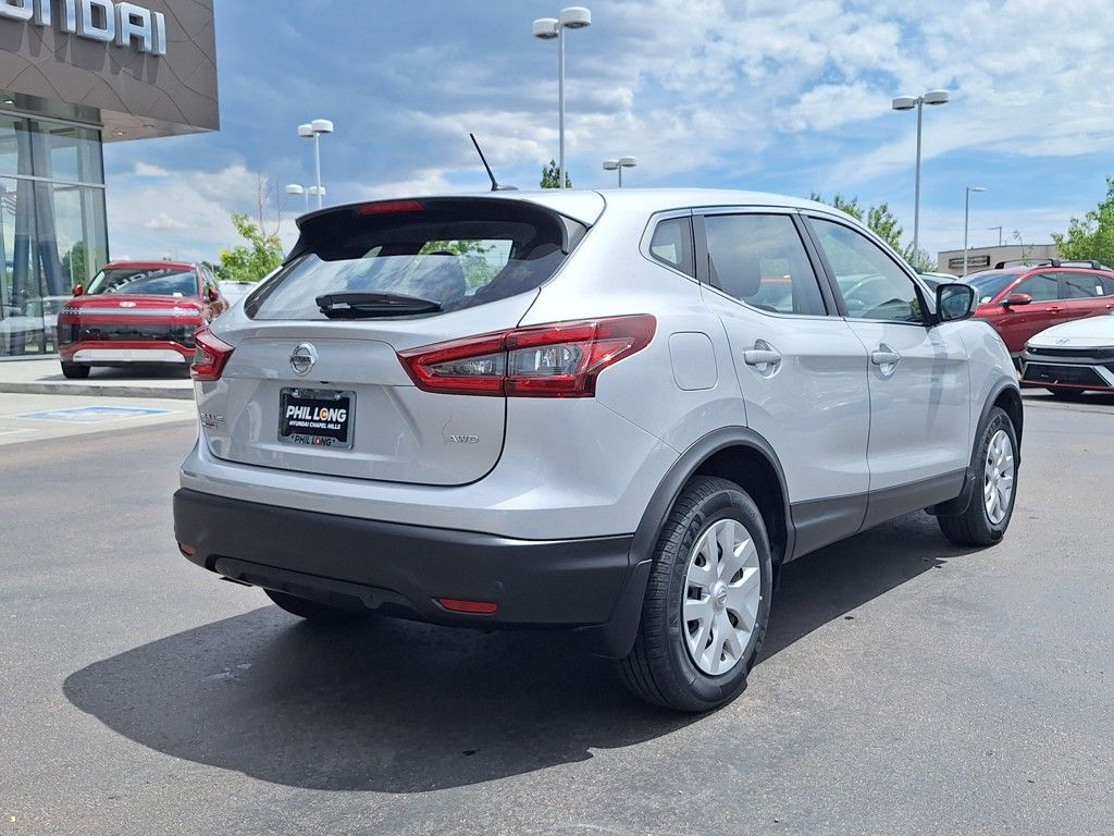2020 Nissan Rogue Sport S photo 2